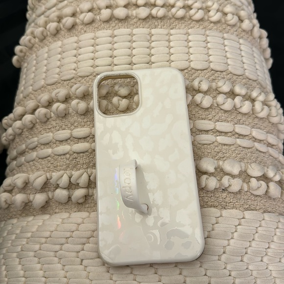 Loopy white leopard/cheetah case. iPhone 12 Pro Max - Picture 1 of 4